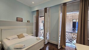 Studio Classique | Coffres-forts dans les chambres, décoration personnalisée, bureau