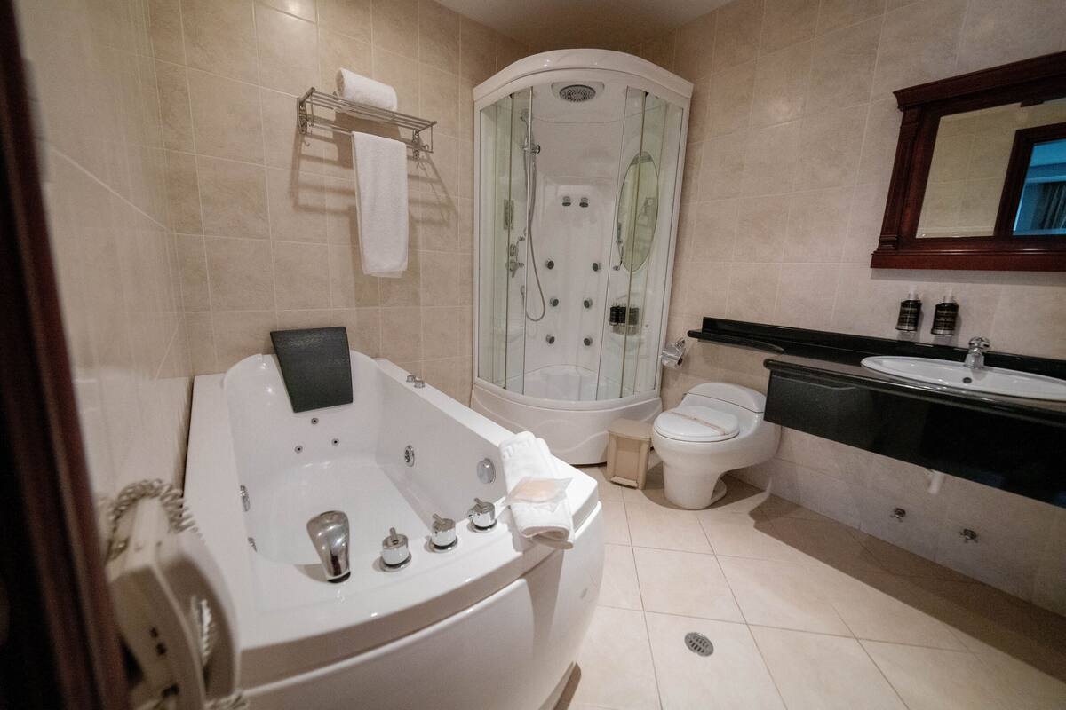 junior suite | bathroom | separate bathtub and shower, deep-soaking bathtub, free toiletries