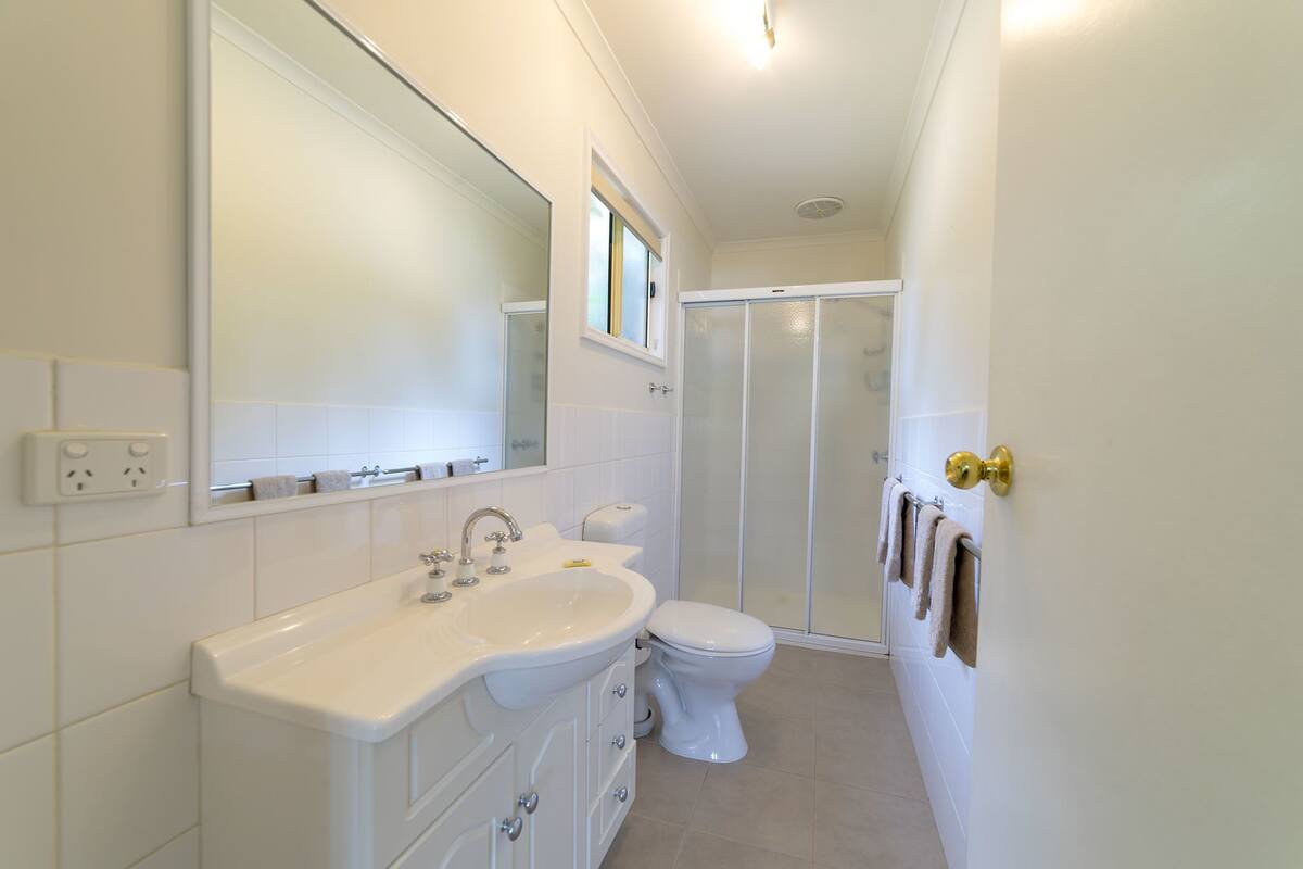 cottage, 1 bedroom | bathroom | shower, free toiletries, hair dryer, towels