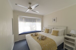 7 habitaciones, cortinas blackout y tabla de planchar con plancha 