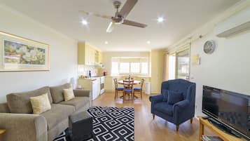 Cottage, 1 Bedroom | Living area