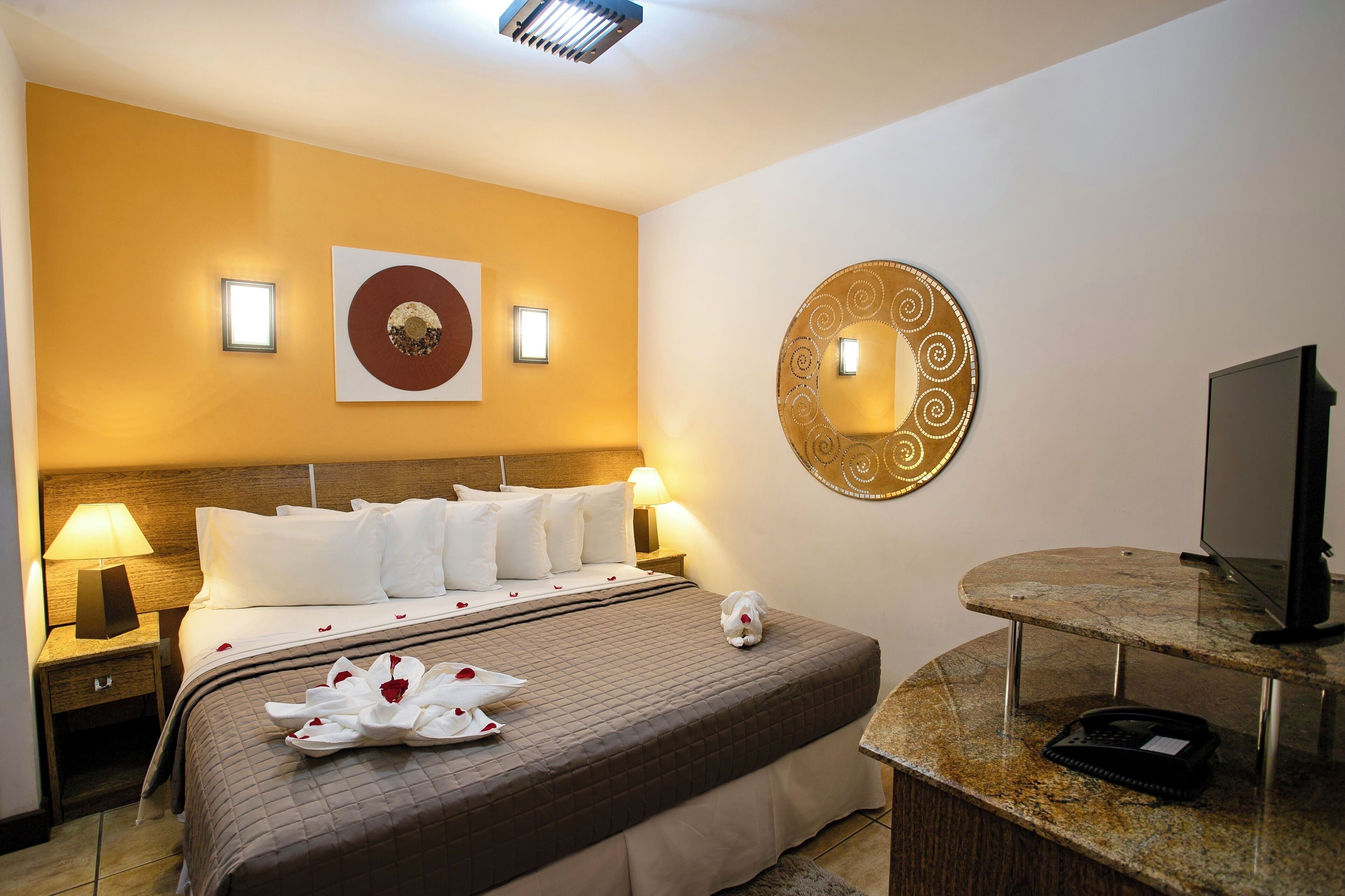 Suíte Master | Frigobar, cofres nos quartos, escrivaninha