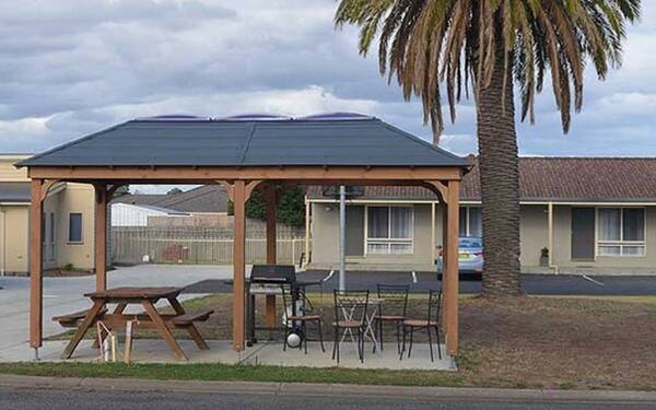 Golden Palms Motel
