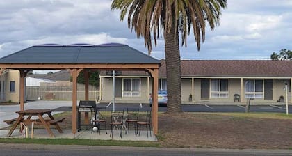 Golden Palms Motel