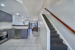 Townhome, 2 Bedrooms, 2 Bathrooms | Tangga