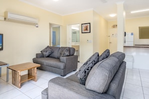 Standard Apartment, 2 Bedrooms | Living area