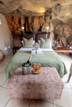 Honeymoon Suite | Bed sheets
