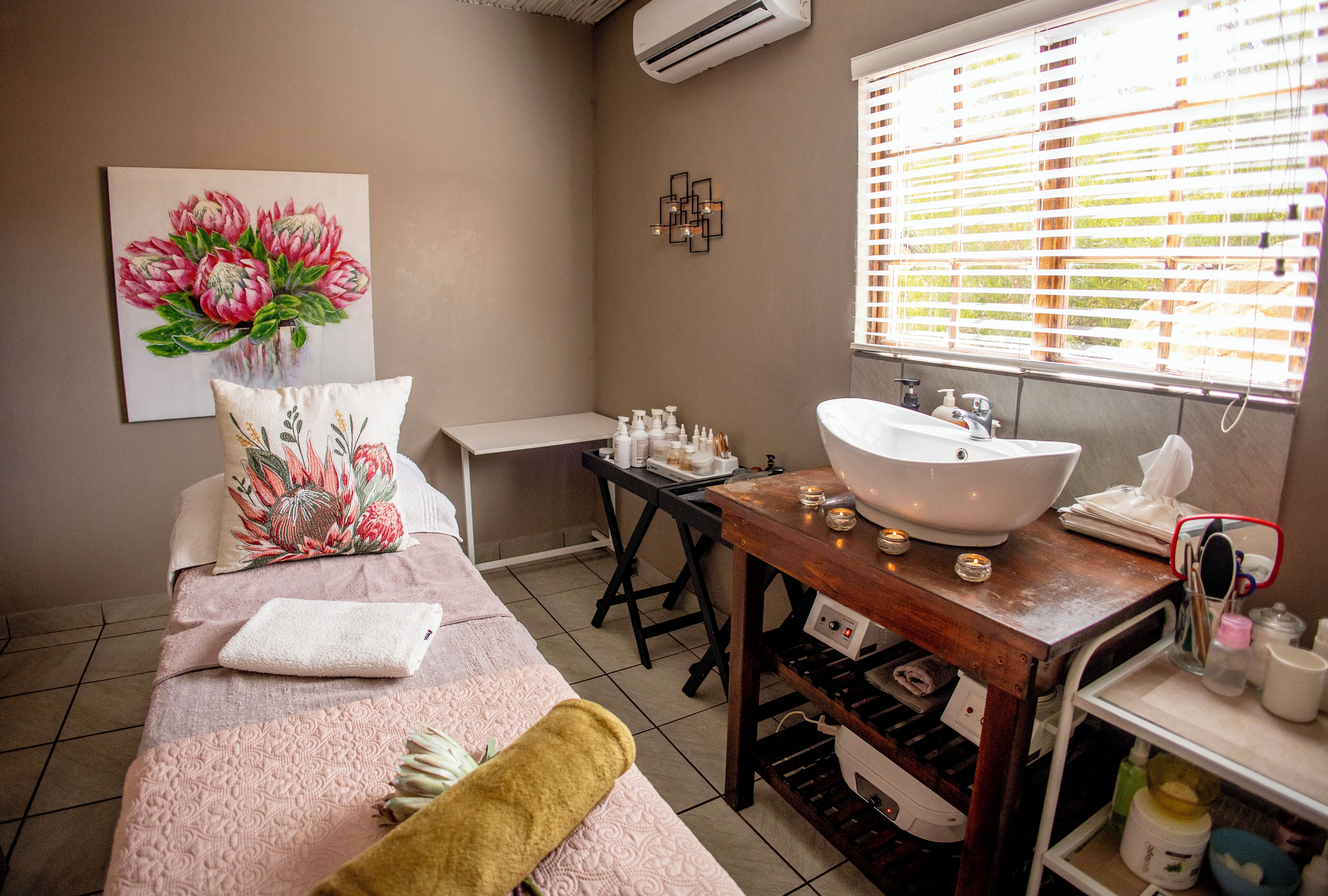 Body treatments, hydrotherapy, aromatherapy, hot stone massages