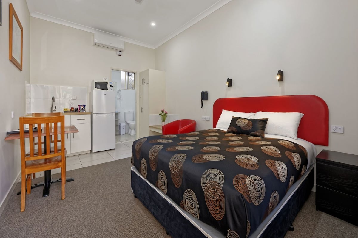 Ropa de cama de alta calidad, colchones con pillow-top y minibar