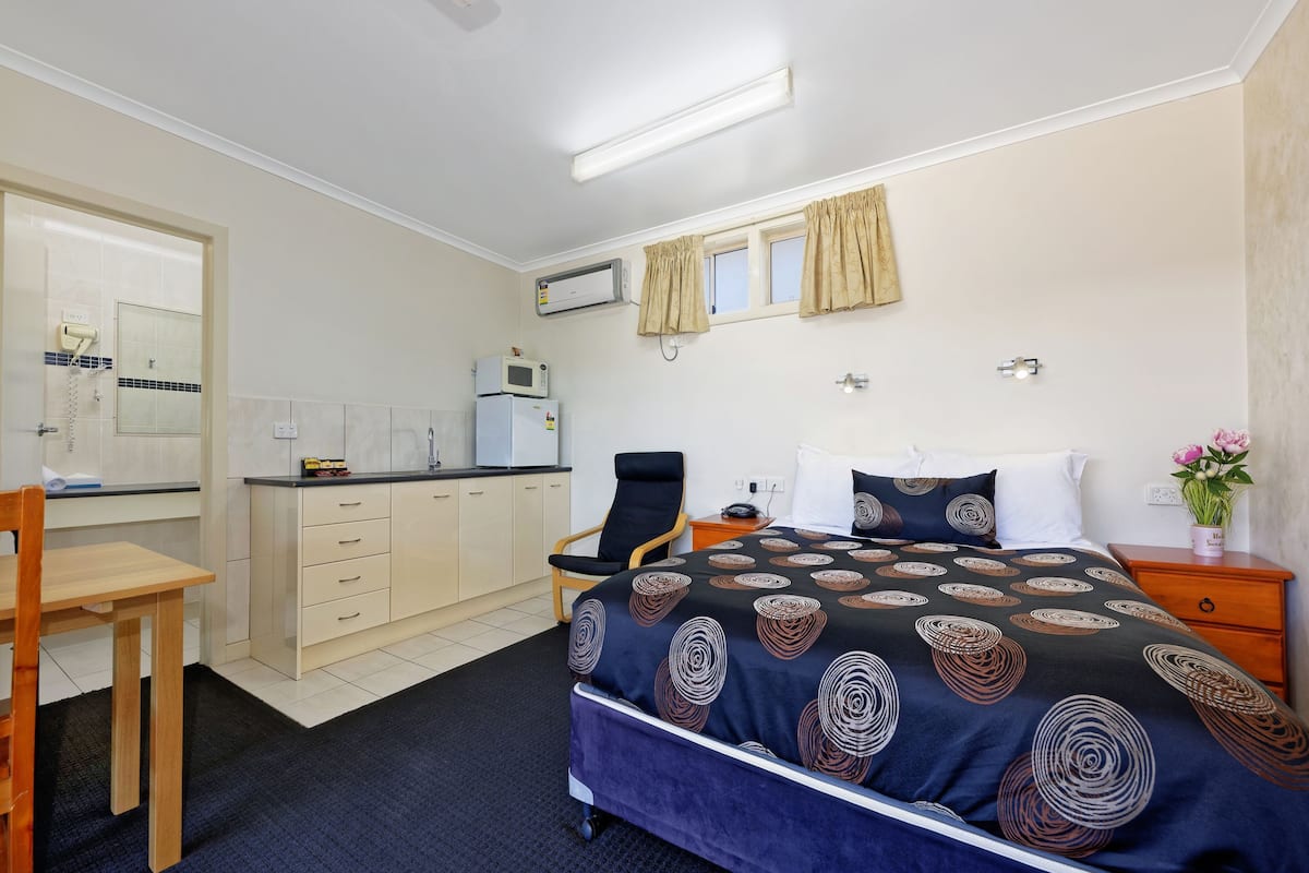 Ropa de cama de alta calidad, colchones con pillow-top y minibar