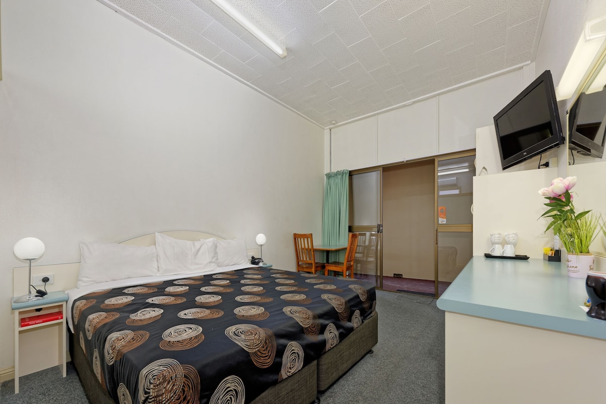 Ropa de cama de alta calidad, colchones con pillow-top y minibar