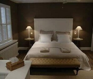 Chambre Double Luxe, 1 très grand lit | Coffres-forts dans les chambres, décoration personnalisée