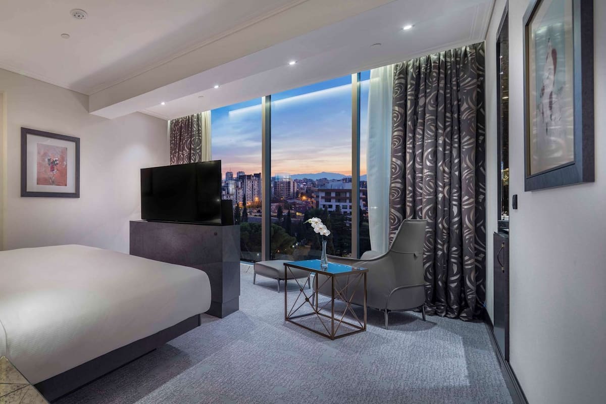 Minibar, coffre-fort pour ordinateur portable, bureau