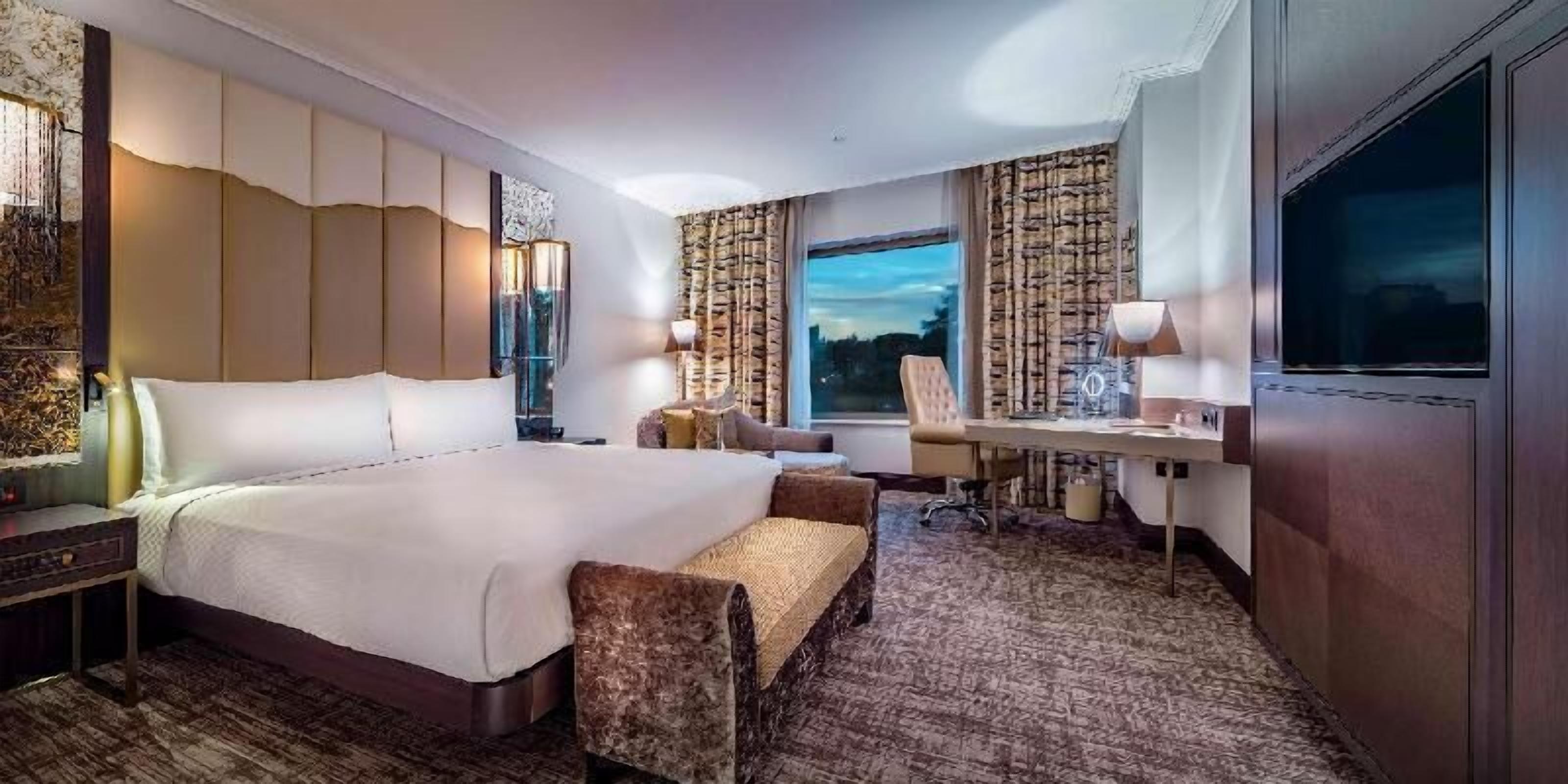 Minibar, coffre-fort pour ordinateur portable, bureau