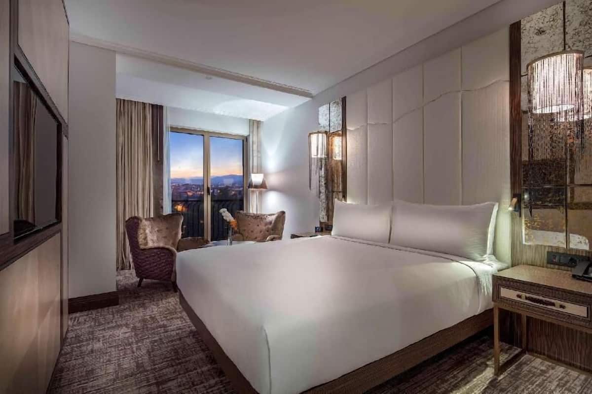 Minibar, coffre-fort pour ordinateur portable, bureau