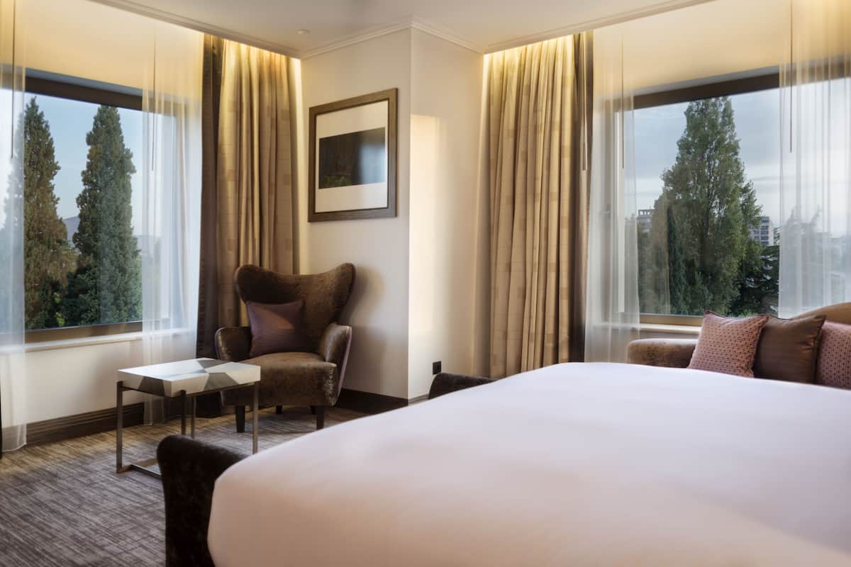 Minibar, coffre-fort pour ordinateur portable, bureau