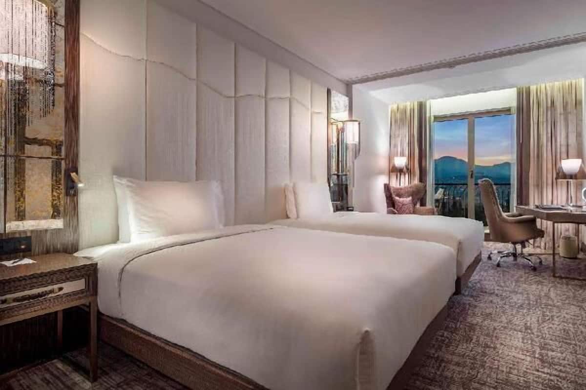 Minibar, coffre-fort pour ordinateur portable, bureau