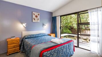 1 bedroom, individually decorated, individually furnished