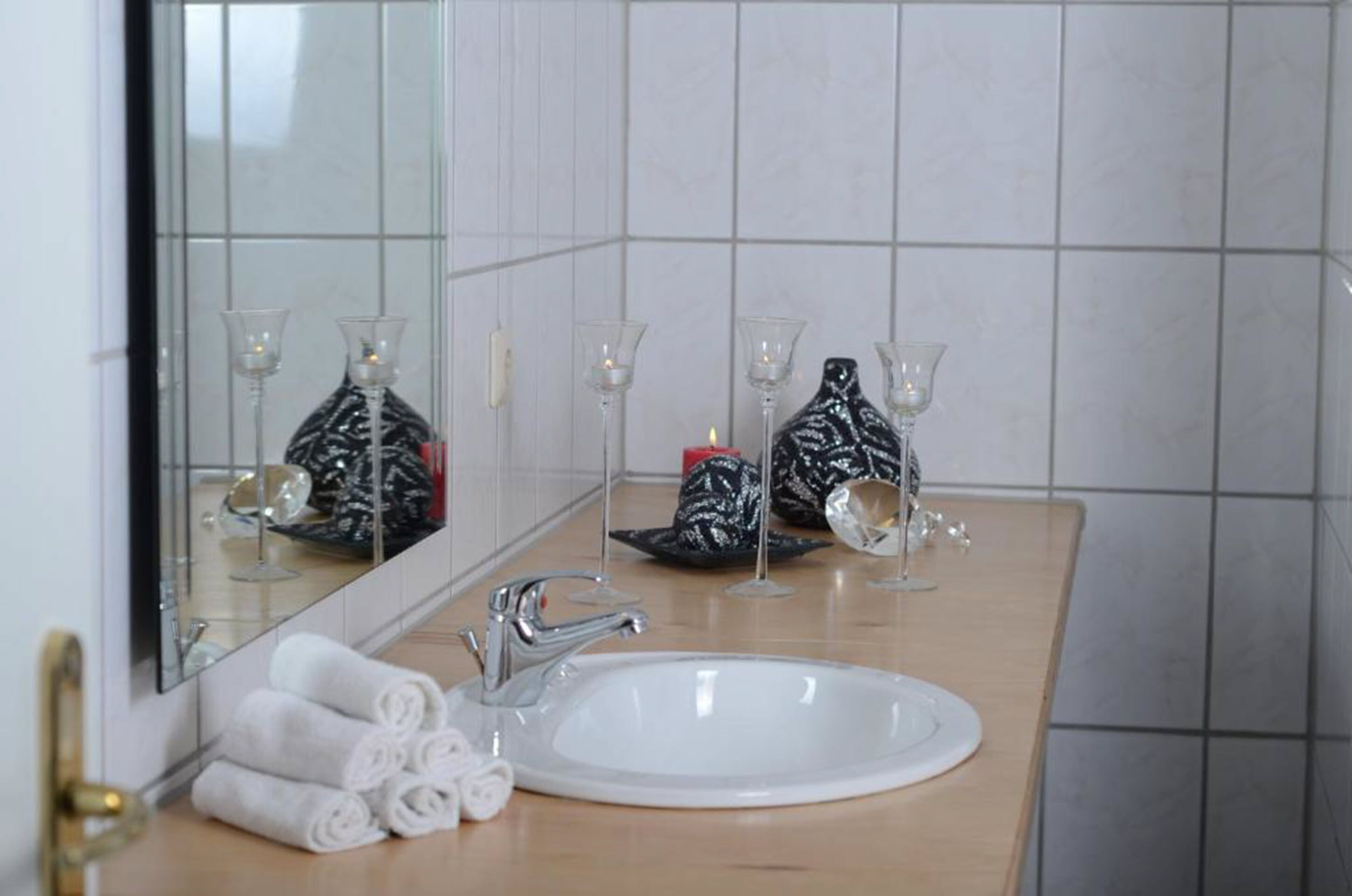 junior suite | bathroom | shower, rainfall showerhead, free toiletries, hair dryer