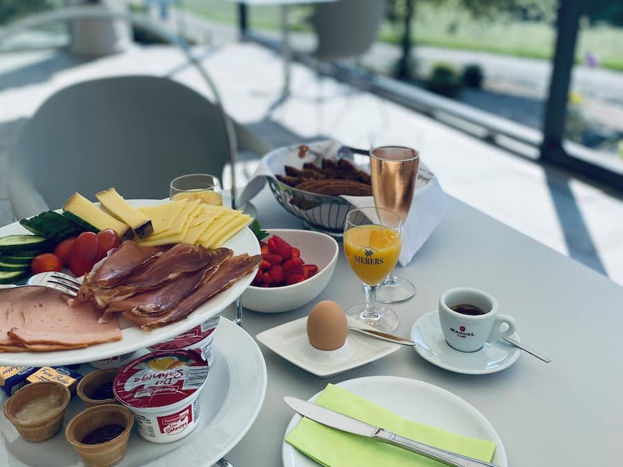 Breakfast and dinner served, local cuisine