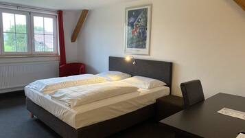 Superior-Doppelzimmer | Hochwertige Bettwaren, individuell dekoriert, Schreibtisch