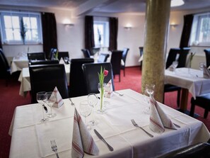 Frühstück und Abendessen, lokale Küche