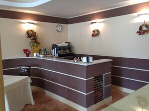 2 bars/lounges, poolside bar