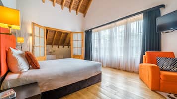 Suite | In-room safe, desk, laptop workspace, iron/ironing board
