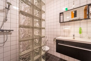 Quadruple Room | Bathroom - Hotel Inn Salland (Raalte)