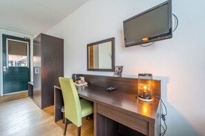 Standard Room | In-room safe, desk, laptop workspace, iron/ironing board