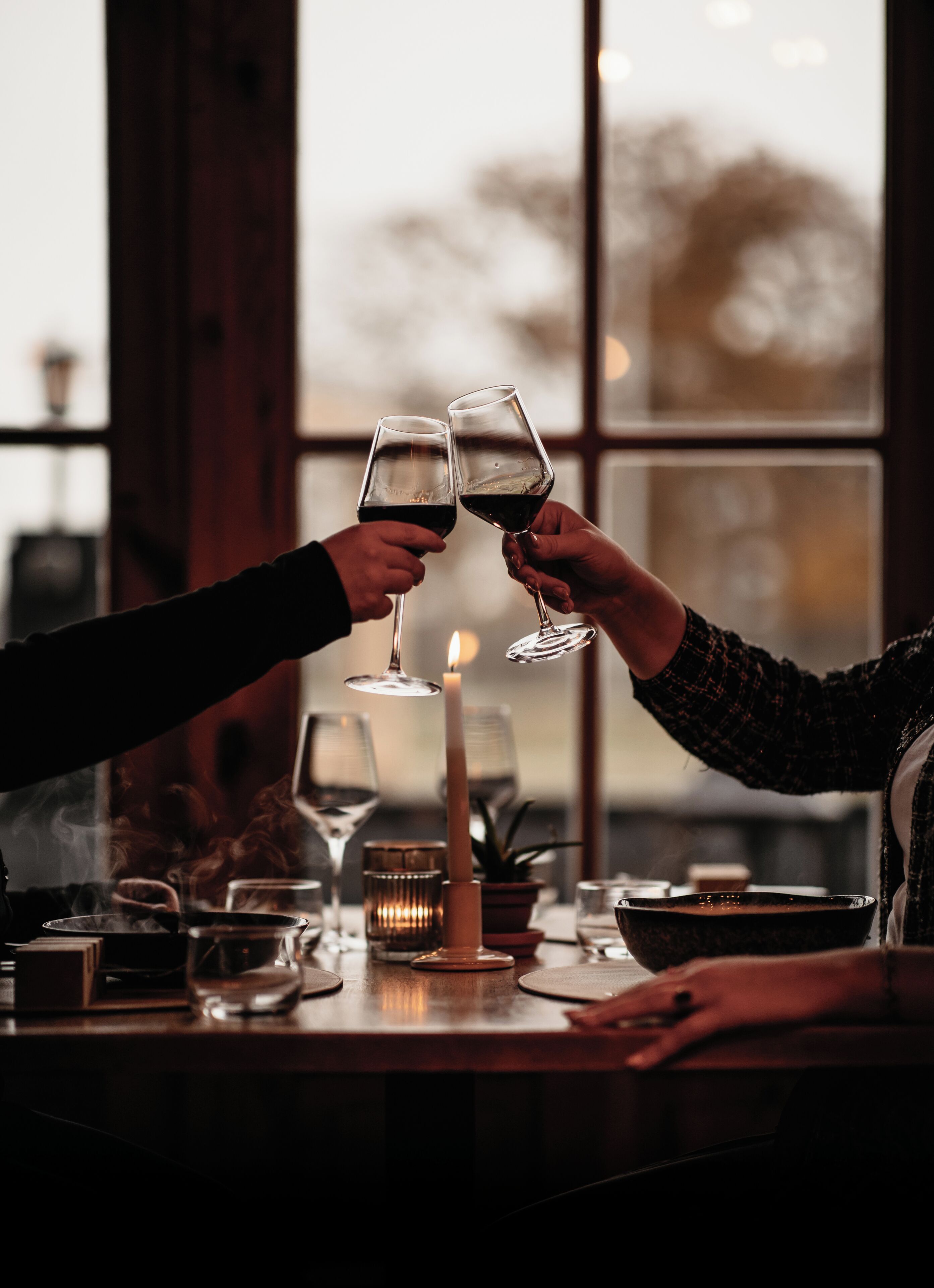 Serveert ontbijt, lunch en diner