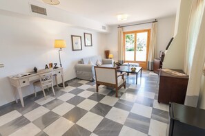 In-room safe, individually furnished, bed sheets - Villa Turística de Laujar de Andarax (Laujar de Andarax)