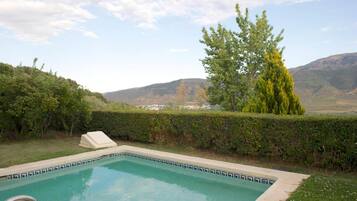 Seasonal outdoor pool, sun loungers