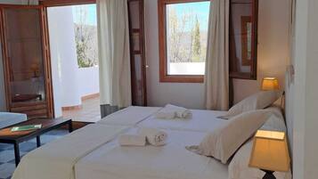 Superior Double Room | In-room safe, individually furnished, bed sheets