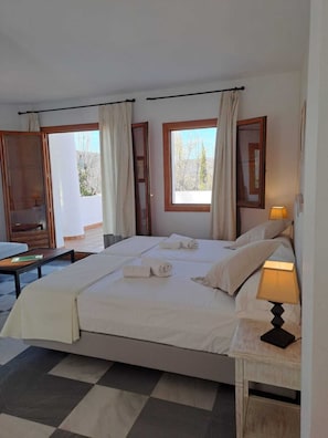 Coffres-forts dans les chambres, ameublement personnalisé, draps fournis