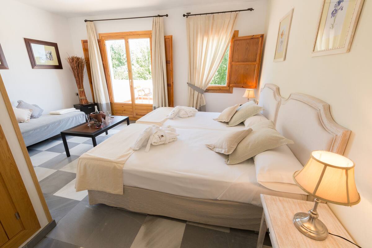 Superior Double Room | In-room safe, individually furnished, bed sheets