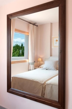 In-room safe, individually furnished, bed sheets