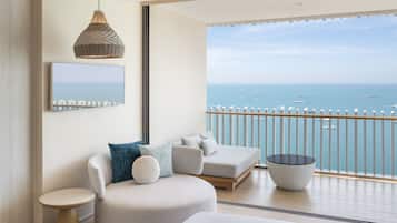 Executive Room, 1 King Bed, Oceanfront (Premium) | In-room safe, desk, blackout drapes, iron/ironing board