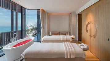 Couples treatment rooms, sauna, hot tub, steam room, body treatments