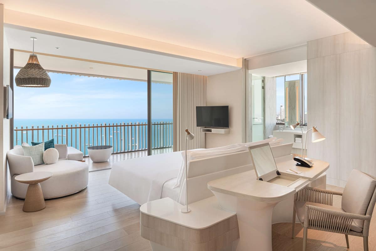 Executive Room, 1 King Bed, Oceanfront (Premium) | In-room safe, desk, blackout drapes, iron/ironing board