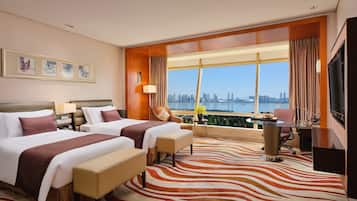 Minibar, safe på rommet, skrivebord for bærbar PC og blendingsgardiner