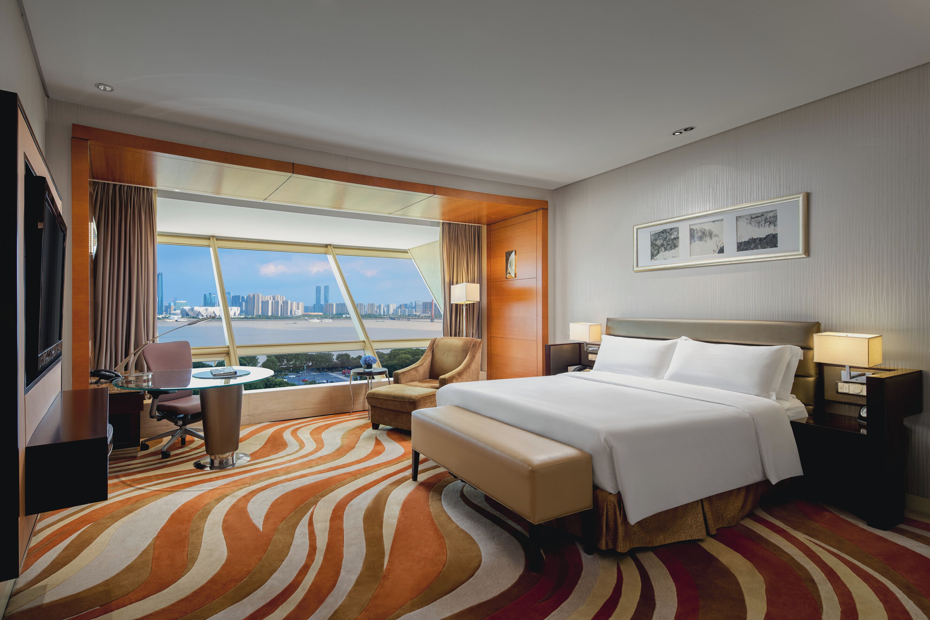 1 King Premium River View | Minibar, in-room safe, laptop workspace, blackout drapes