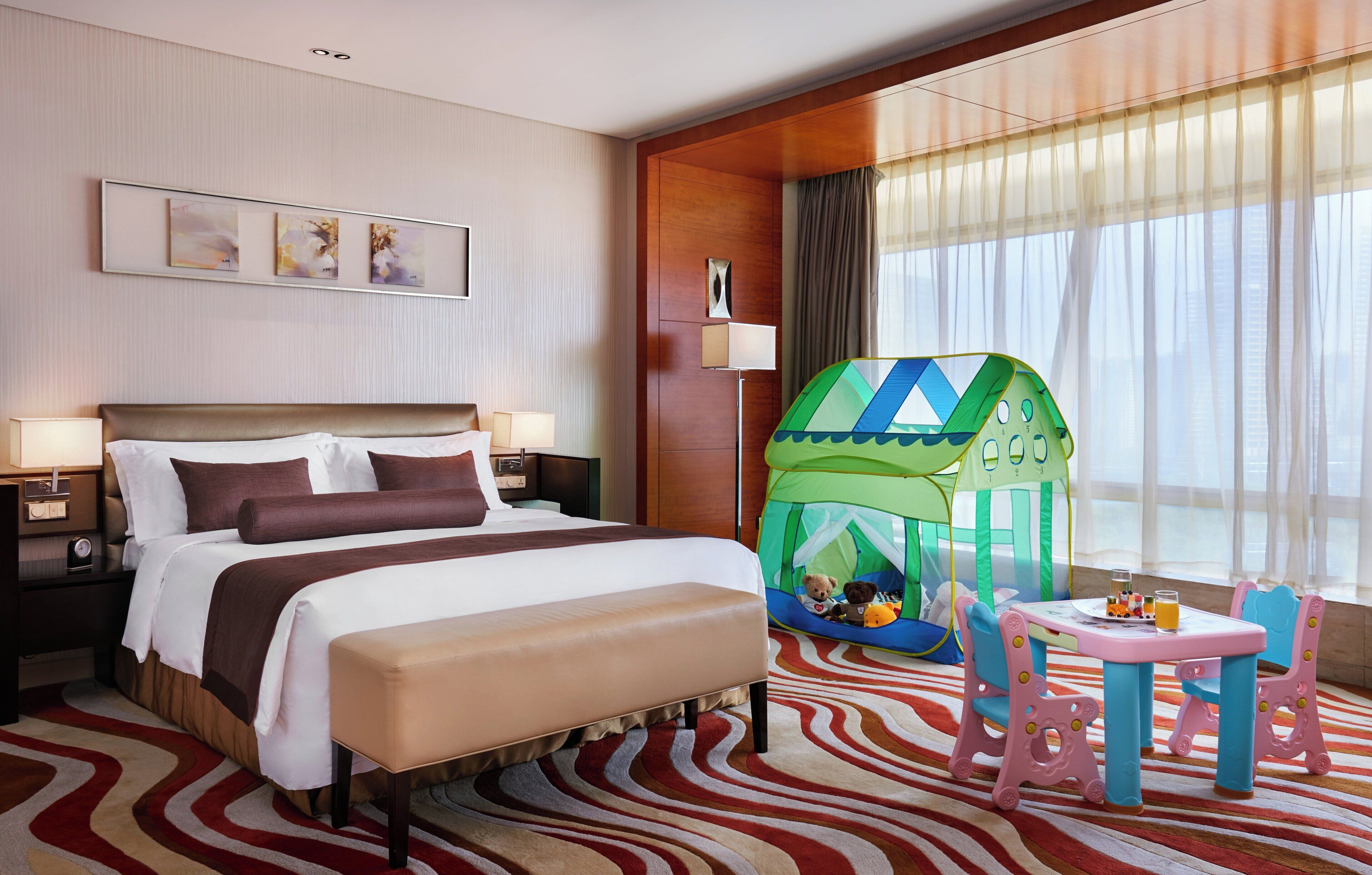 Minibar, in-room safe, laptop workspace, blackout drapes