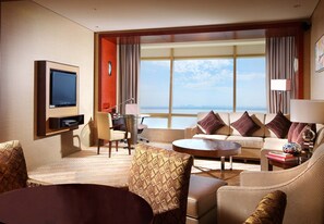 Minibar, in-room safe, laptop workspace, blackout curtains