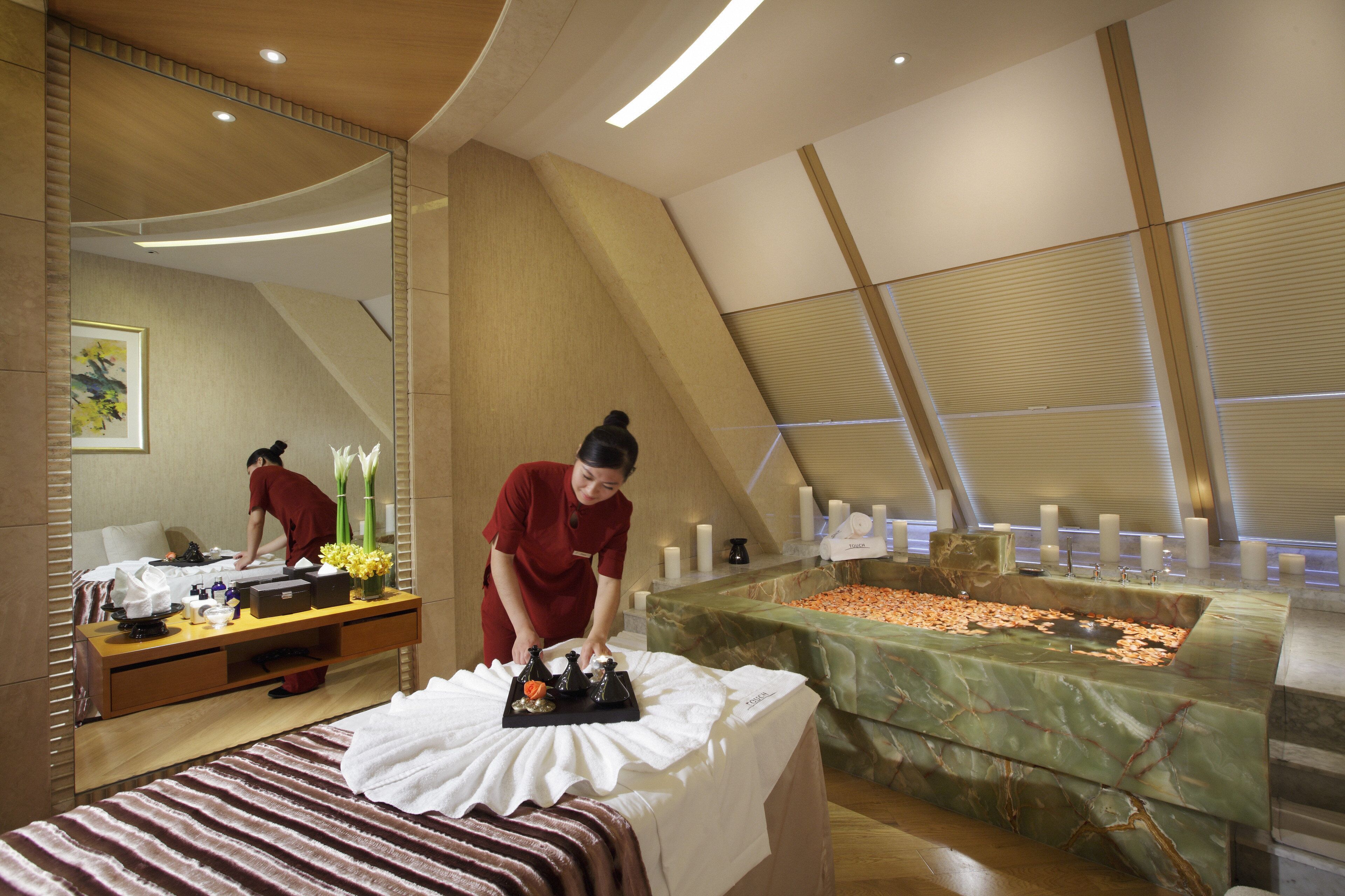 6 treatment rooms