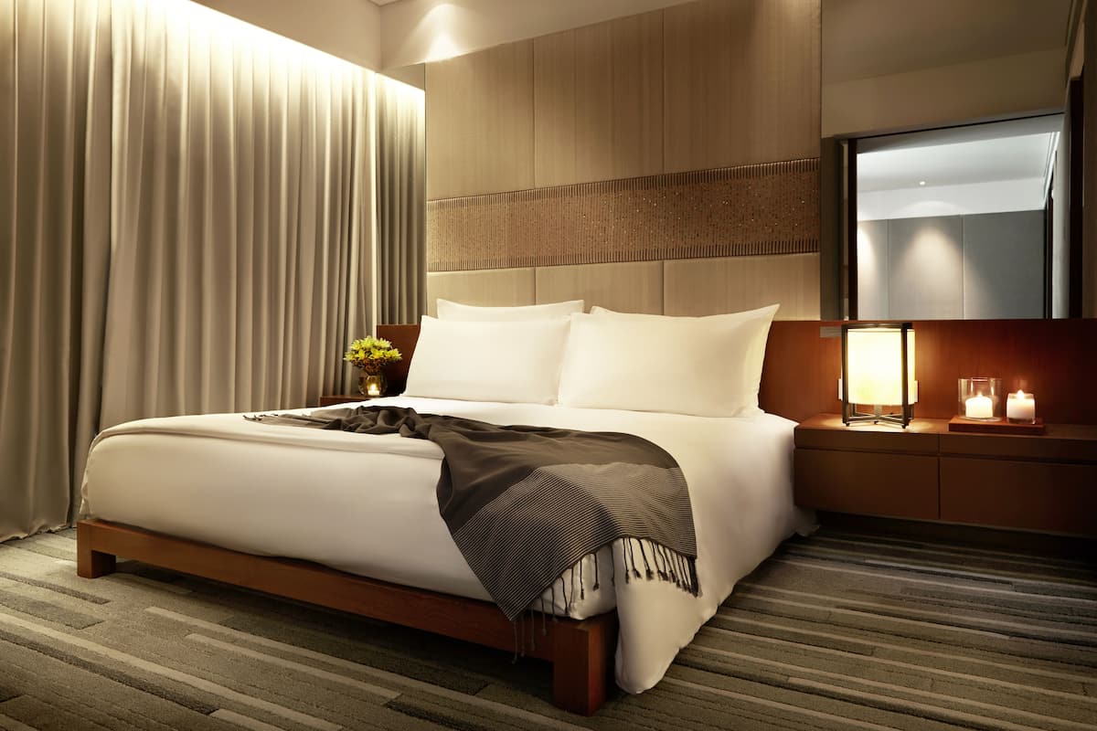 Edge Suite | Premium bedding, down comforters, in-room safe, soundproofing