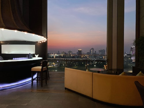 Hansar Bangkok Hotel