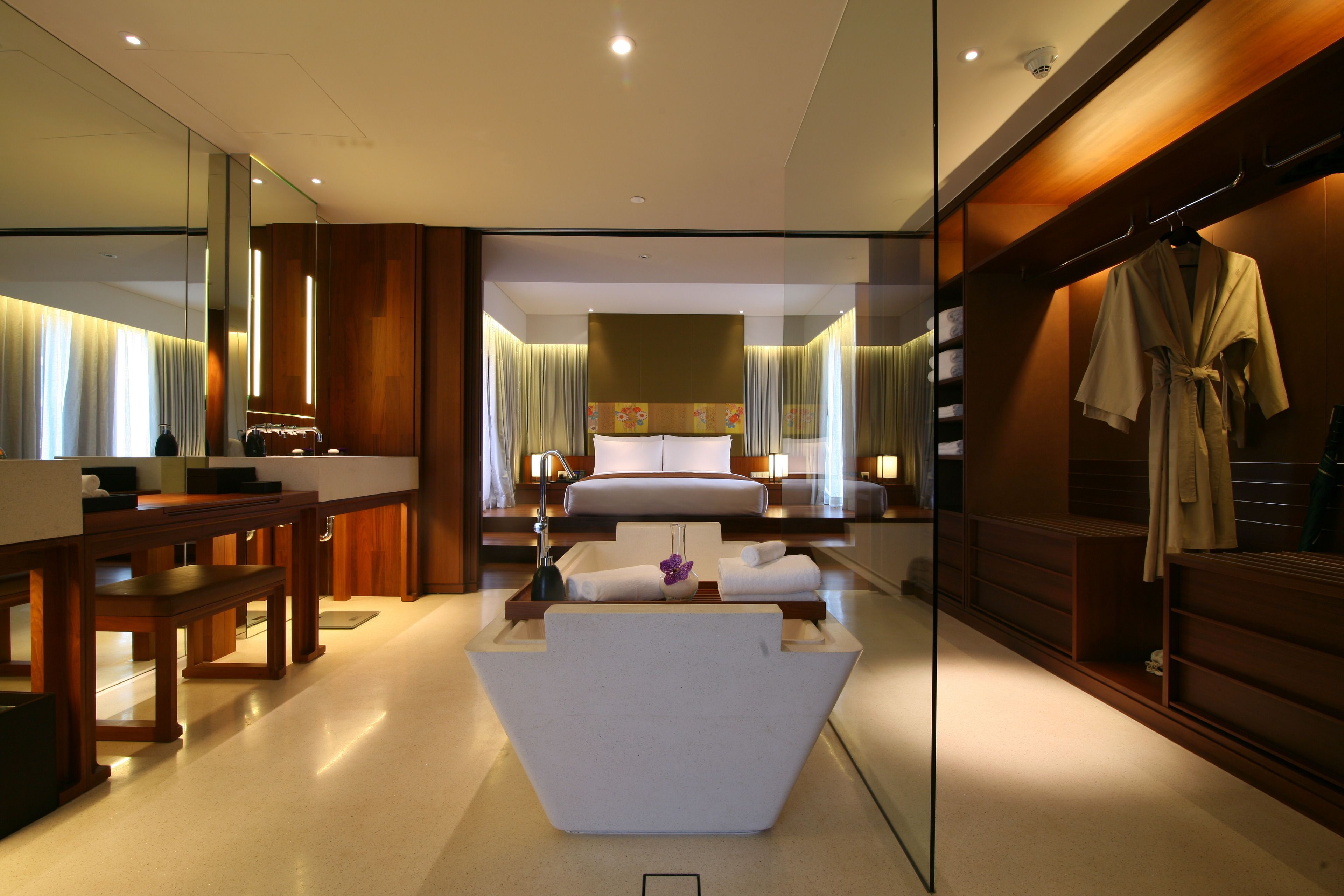 Vertigo suite | Bathroom | Separate bathtub and shower, rainfall showerhead, free toiletries