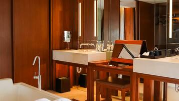 Separate bathtub and shower, rainfall showerhead, free toiletries