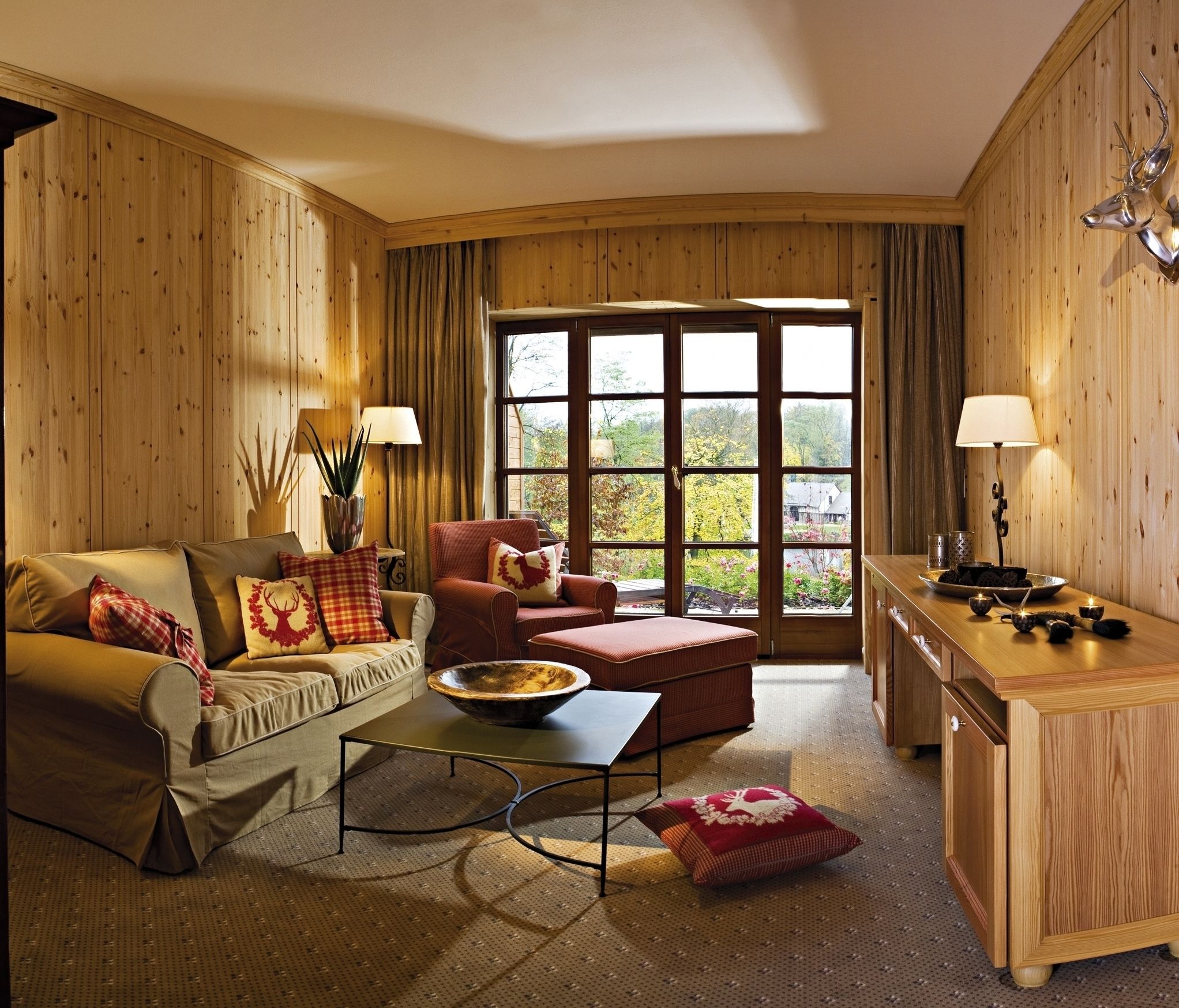 1 bedroom, hypo-allergenic bedding, minibar, in-room safe